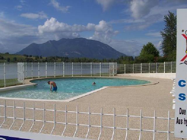 Camping Lac du Lit du Roi - Just one of the great holiday parks in French Alps, France
